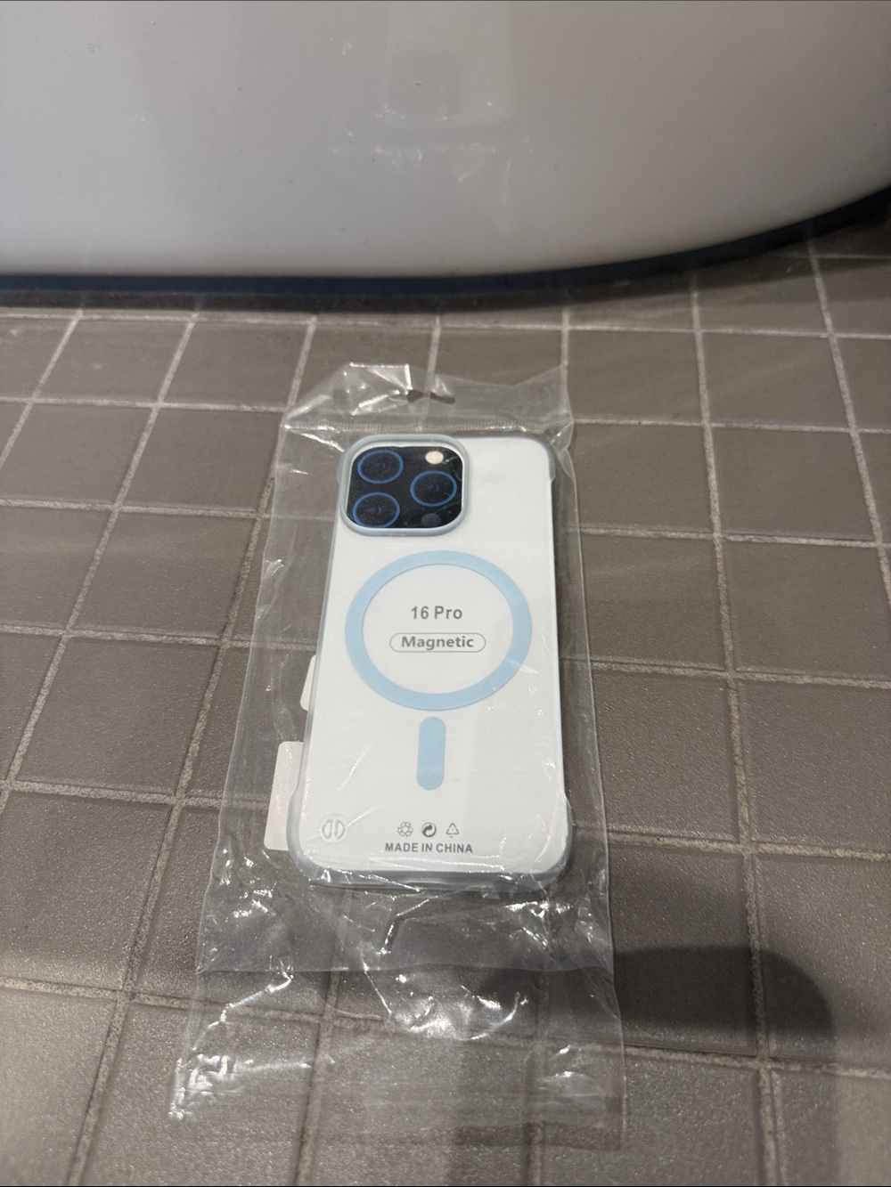 Magnetic 16 Pro Compatible White Phone Case